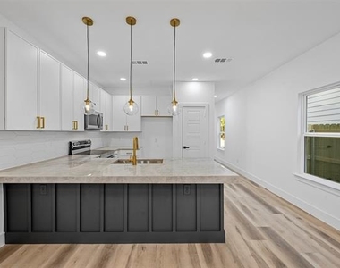 2413 Easley - Photo Thumbnail 3