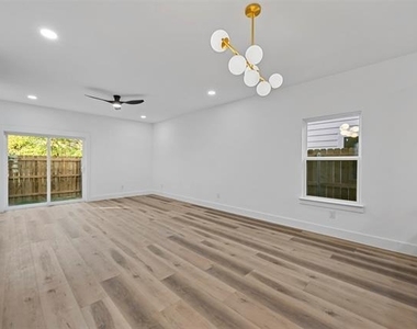 2413 Easley - Photo Thumbnail 9