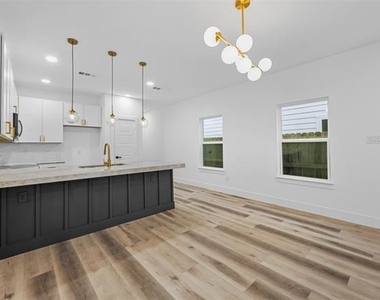 2413 Easley - Photo Thumbnail 10
