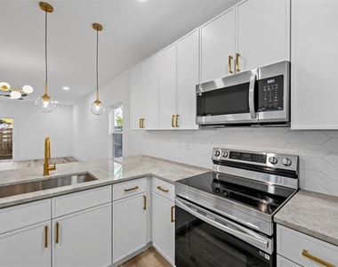 2413 Easley - Photo Thumbnail 7