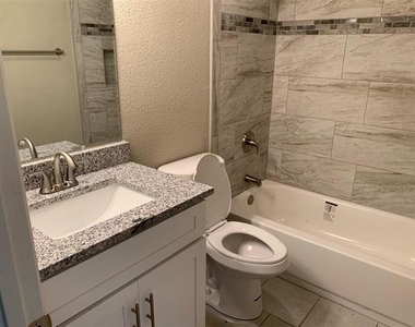406 E Springdale Lane - Photo Thumbnail 4