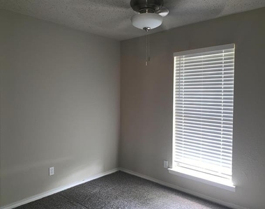 406 E Springdale Lane - Photo Thumbnail 2