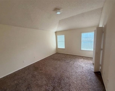 8604 Stetson Drive - Photo Thumbnail 10