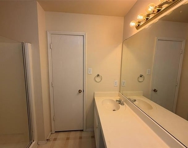 8604 Stetson Drive - Photo Thumbnail 11