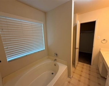 8604 Stetson Drive - Photo Thumbnail 13