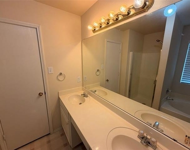 8604 Stetson Drive - Photo Thumbnail 12