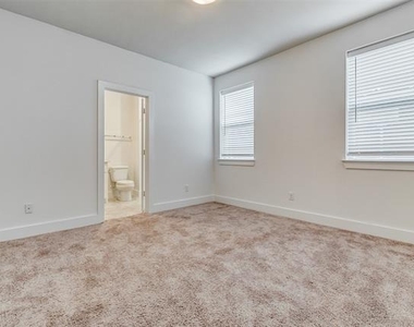 2633 La Altura Lane - Photo Thumbnail 11