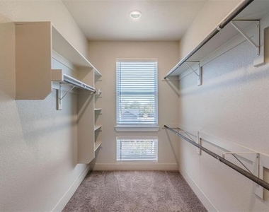 2633 La Altura Lane - Photo Thumbnail 9
