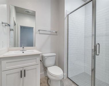 2633 La Altura Lane - Photo Thumbnail 14