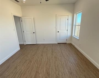 320 Woodstock Lane - Photo Thumbnail 15