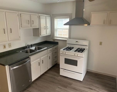 3927 Dexter Avenue - Photo Thumbnail 8