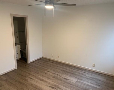 3927 Dexter Avenue - Photo Thumbnail 4