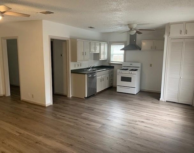 3927 Dexter Avenue - Photo Thumbnail 9