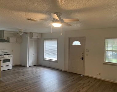 3927 Dexter Avenue - Photo Thumbnail 7