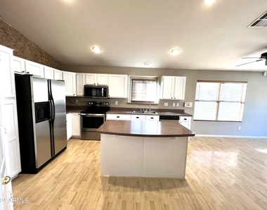 11210 E Pronghorn Avenue - Photo Thumbnail 3
