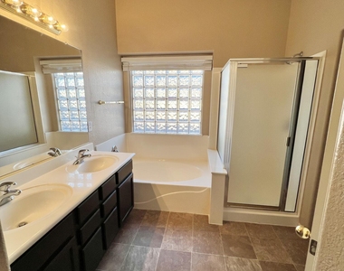 11210 E Pronghorn Avenue - Photo Thumbnail 14