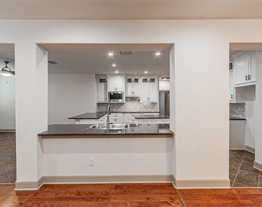 15097 Blakehill Drive - Photo Thumbnail 6