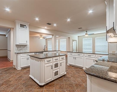 15097 Blakehill Drive - Photo Thumbnail 7