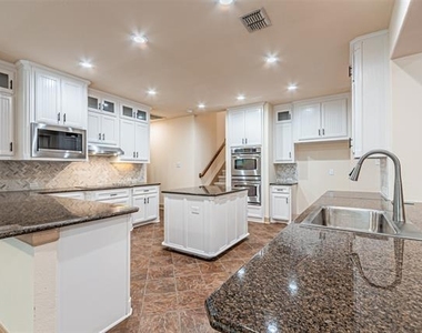 15097 Blakehill Drive - Photo Thumbnail 4