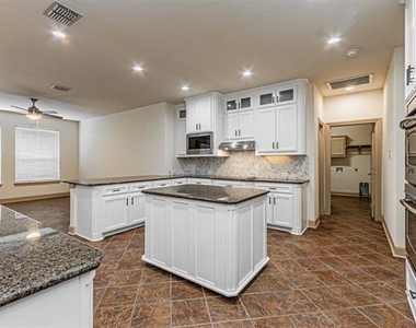 15097 Blakehill Drive - Photo Thumbnail 5