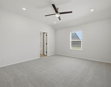 1819 Boxwood Drive - Photo Thumbnail 11
