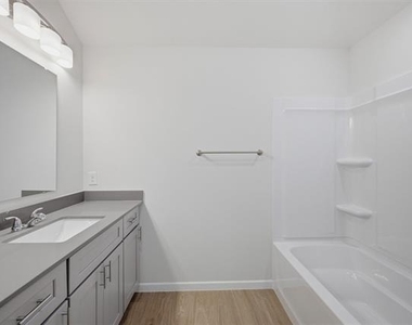 1819 Boxwood Drive - Photo Thumbnail 14
