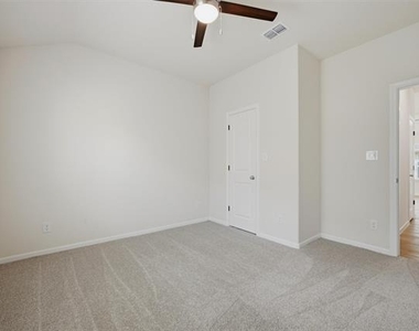 1819 Boxwood Drive - Photo Thumbnail 16