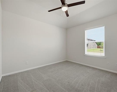 1819 Boxwood Drive - Photo Thumbnail 18
