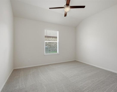 1819 Boxwood Drive - Photo Thumbnail 15