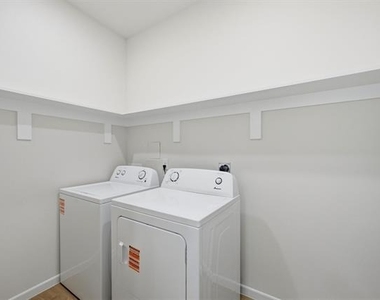 1819 Boxwood Drive - Photo Thumbnail 20