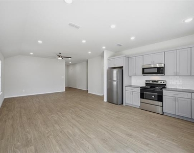 1819 Boxwood Drive - Photo Thumbnail 8