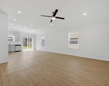 1819 Boxwood Drive - Photo Thumbnail 4