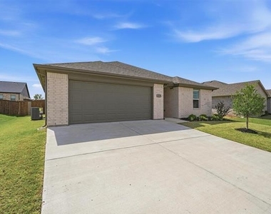 1819 Boxwood Drive - Photo Thumbnail 1