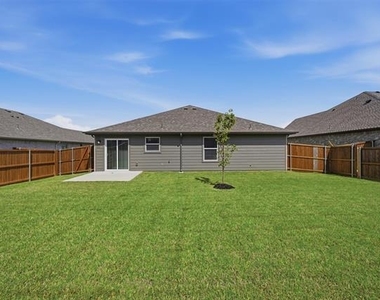 1819 Boxwood Drive - Photo Thumbnail 23