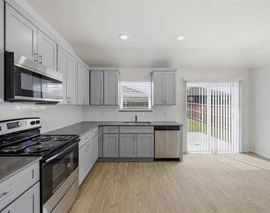 1819 Boxwood Drive - Photo Thumbnail 10