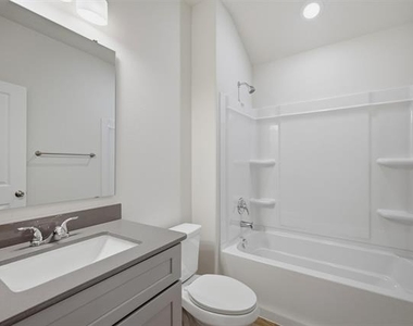 1819 Boxwood Drive - Photo Thumbnail 17