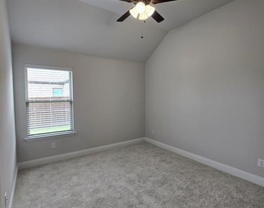 552 Firethorn Drive - Photo Thumbnail 12