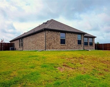 552 Firethorn Drive - Photo Thumbnail 16
