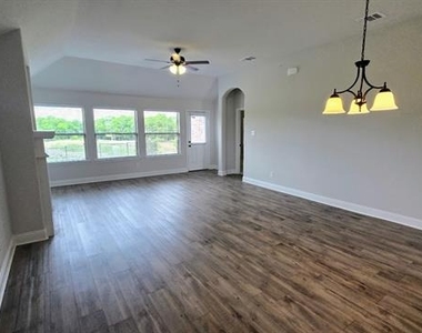 552 Firethorn Drive - Photo Thumbnail 3