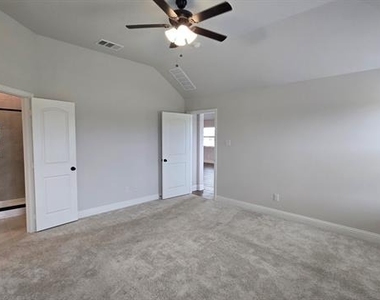 552 Firethorn Drive - Photo Thumbnail 9