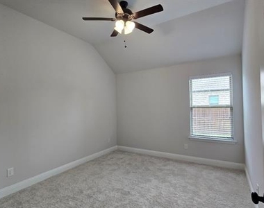 552 Firethorn Drive - Photo Thumbnail 13