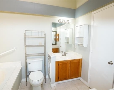 8809 Pheasant Run Drive - Photo Thumbnail 15