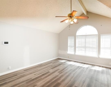 8809 Pheasant Run Drive - Photo Thumbnail 6