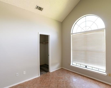8809 Pheasant Run Drive - Photo Thumbnail 3