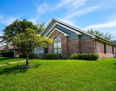 8809 Pheasant Run Drive - Photo Thumbnail 2
