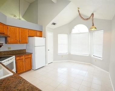 8809 Pheasant Run Drive - Photo Thumbnail 7