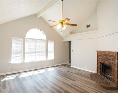 8809 Pheasant Run Drive - Photo Thumbnail 9
