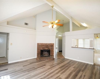 8809 Pheasant Run Drive - Photo Thumbnail 10