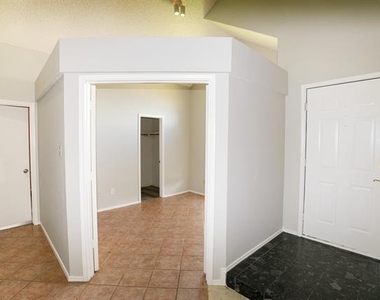 8809 Pheasant Run Drive - Photo Thumbnail 4