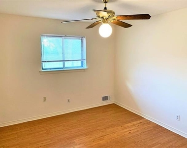 3910 Bucknell Drive - Photo Thumbnail 11